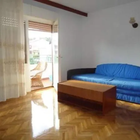 In Near Gortan Cove Apartment *