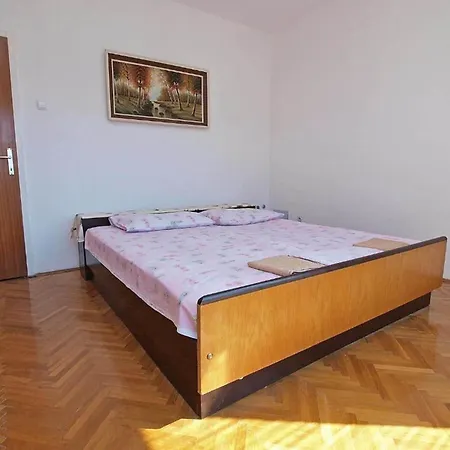 Apartment In Near Gortan Cove *