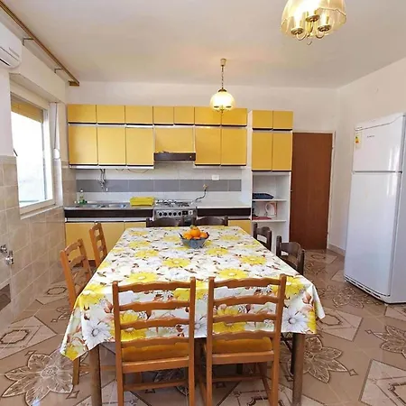 Apartment In Near Gortan Cove *