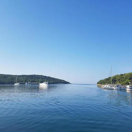 In Near Gortan Cove Apartment *