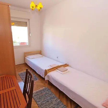 In Near Gortan Cove Apartment *
