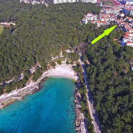 In Near Gortan Cove Pula