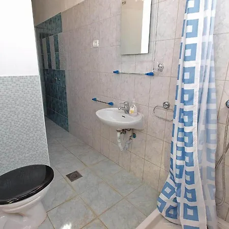 Apartment In Near Gortan Cove *